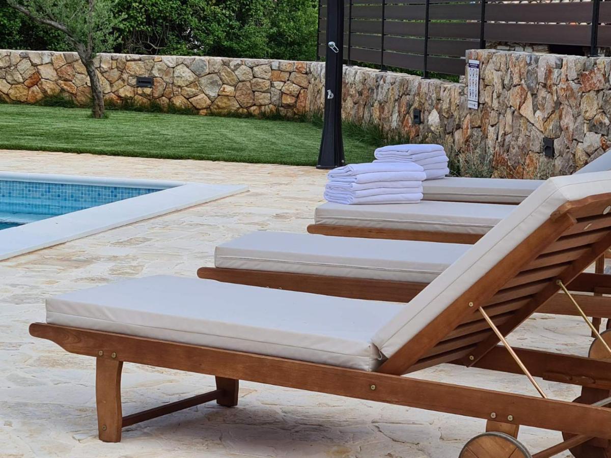 Villa Lulu Kamena Villa S Maslinikom Otok Krk Dobrinj Selo Gostinjac Đảo Krk Ngoại thất bức ảnh