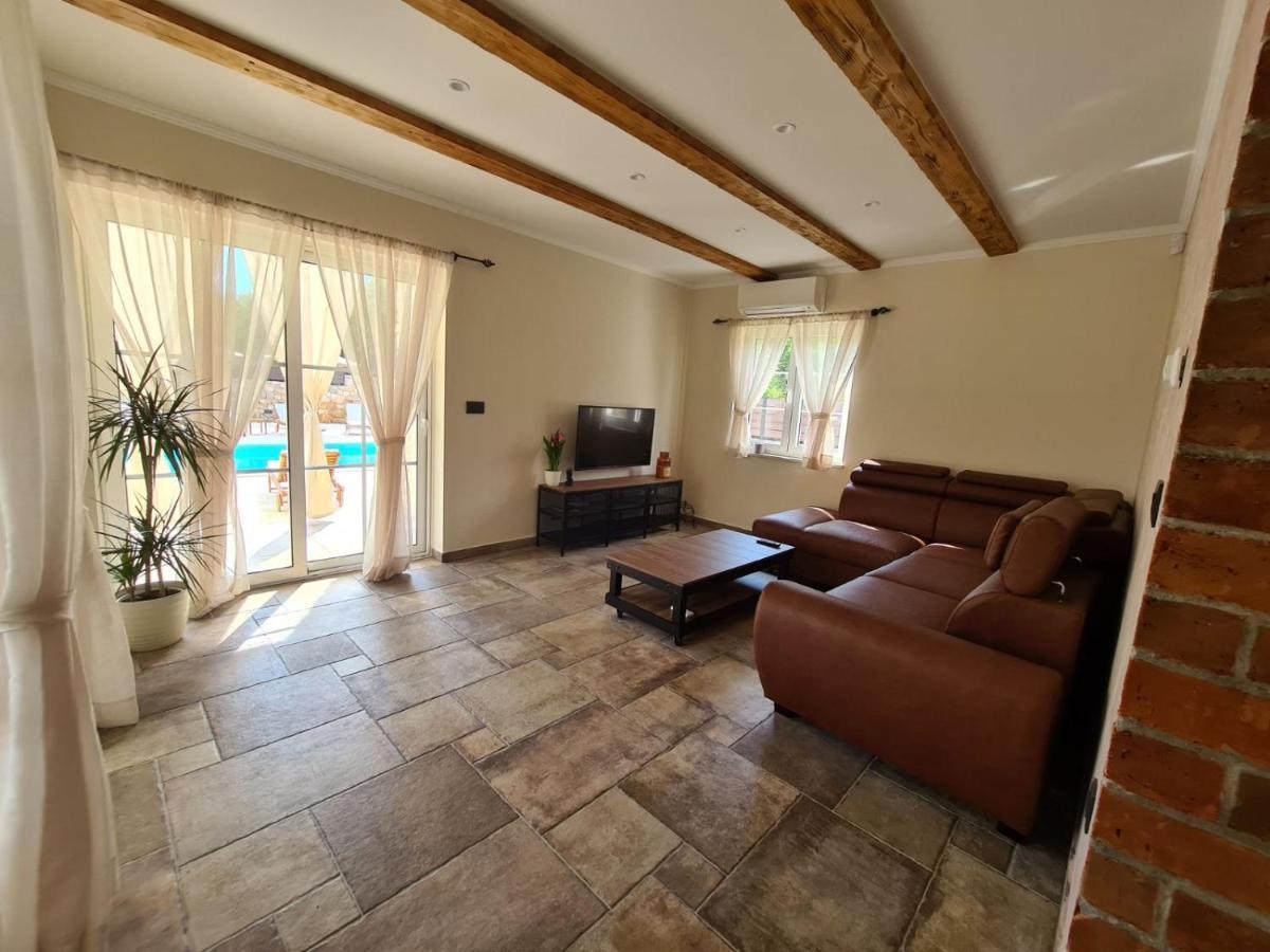 Villa Lulu Kamena Villa S Maslinikom Otok Krk Dobrinj Selo Gostinjac Đảo Krk Ngoại thất bức ảnh