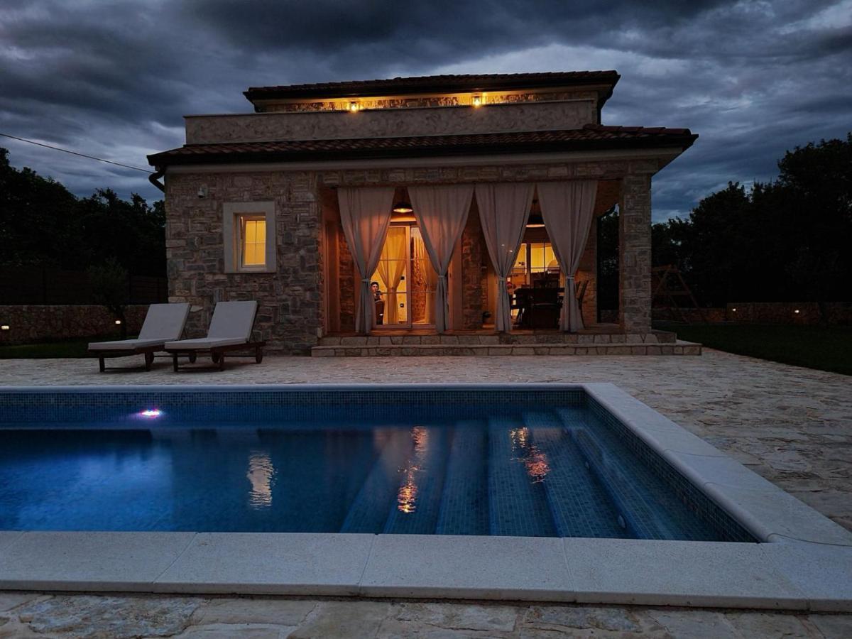 Villa Lulu Kamena Villa S Maslinikom Otok Krk Dobrinj Selo Gostinjac Đảo Krk Ngoại thất bức ảnh